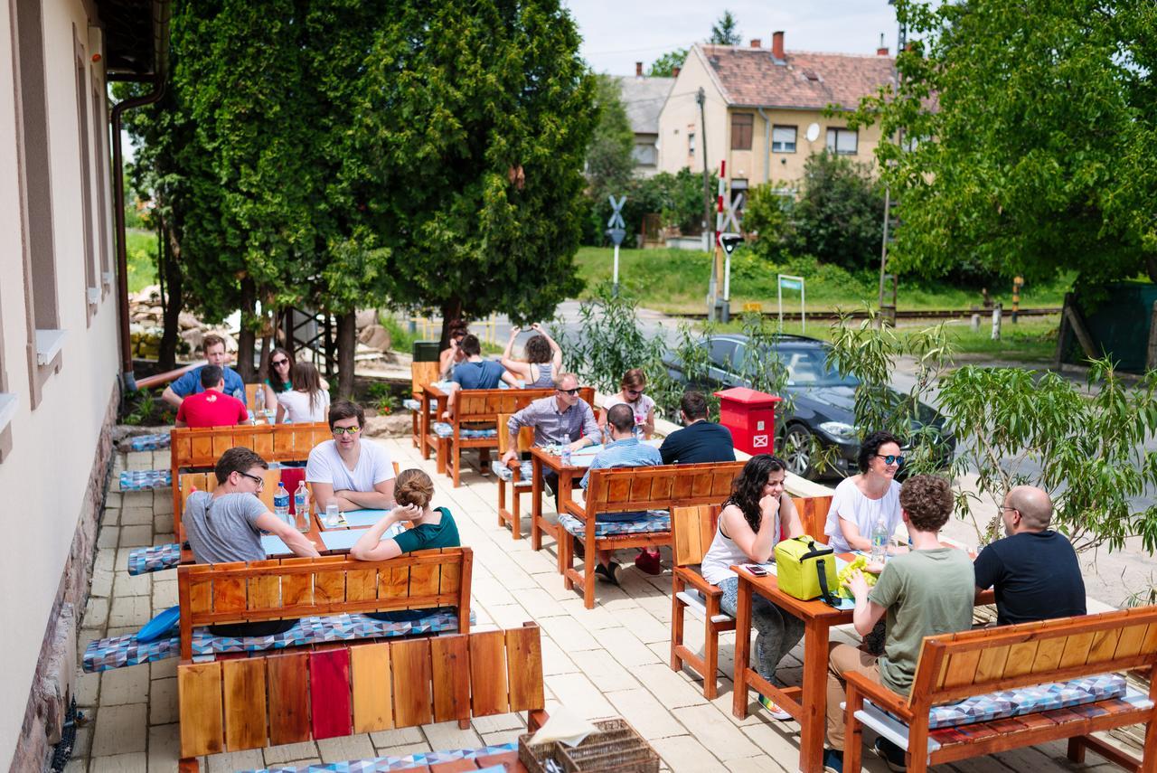 Fészek -Étel és Hotel- Zánka Extérieur photo